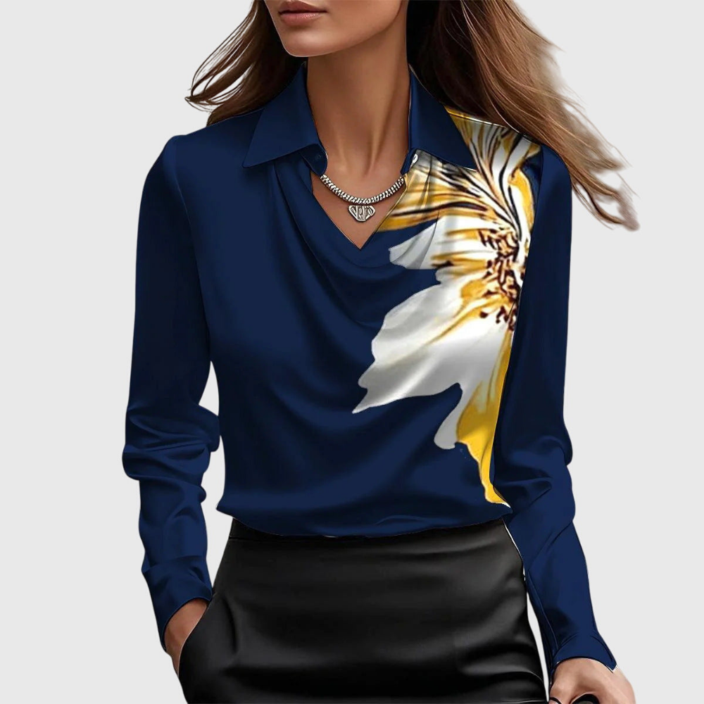 Marlowe | Elegant bluse i sateng med vannfallshals og krage