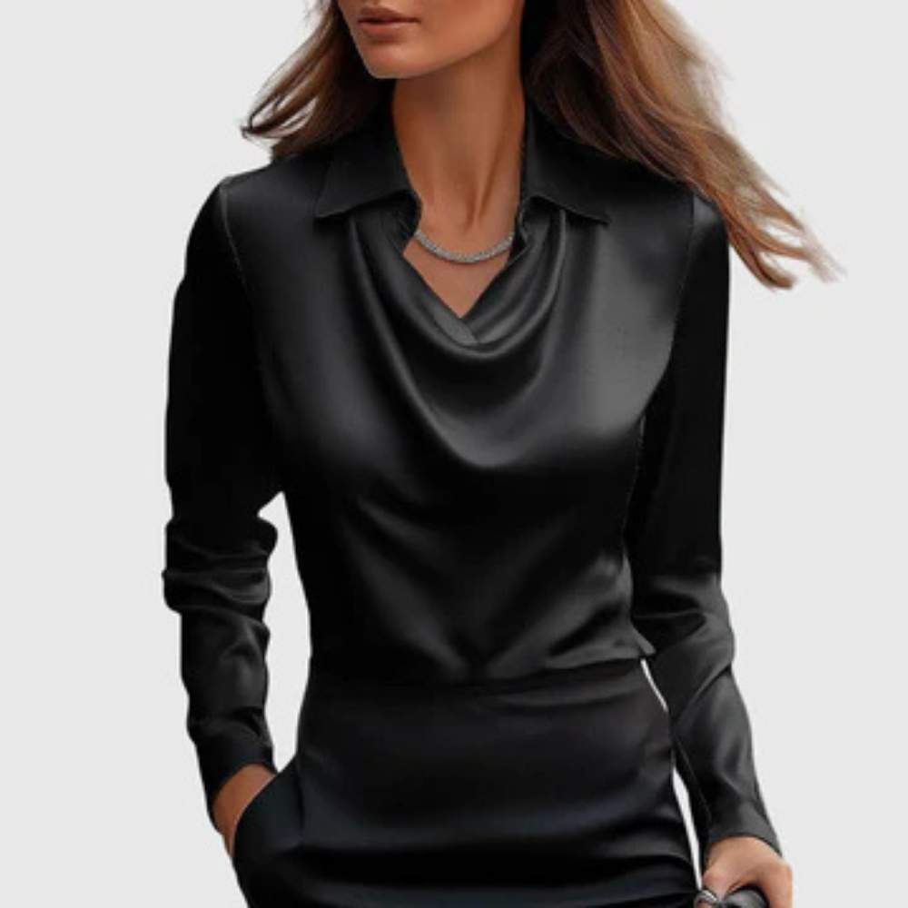 Marlowe | Elegant bluse i sateng med vannfallshals og krage – Svart