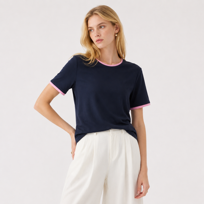 Minimalistisk T-skjorte til Dame – Sommertopp med Contrast Trim – Marineblå T-skjorte