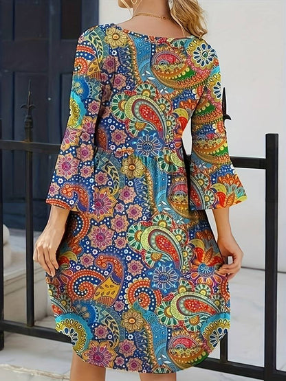 Sexy paisleykjole med rund utringning