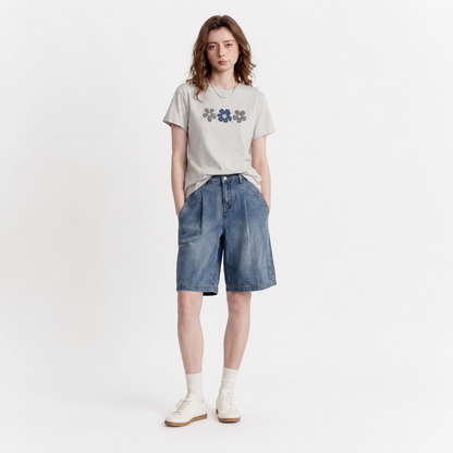 Bomulls T-skjorte til Dame med Blomsterbroderi – Fresh og Komfortabel Sommerstil – Lys Grå