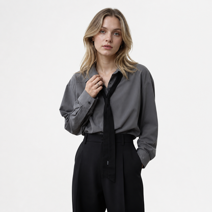 Oversized Bluse til Dame – Knytekrage &amp; Elegant Løs Passform – Grå med Slips