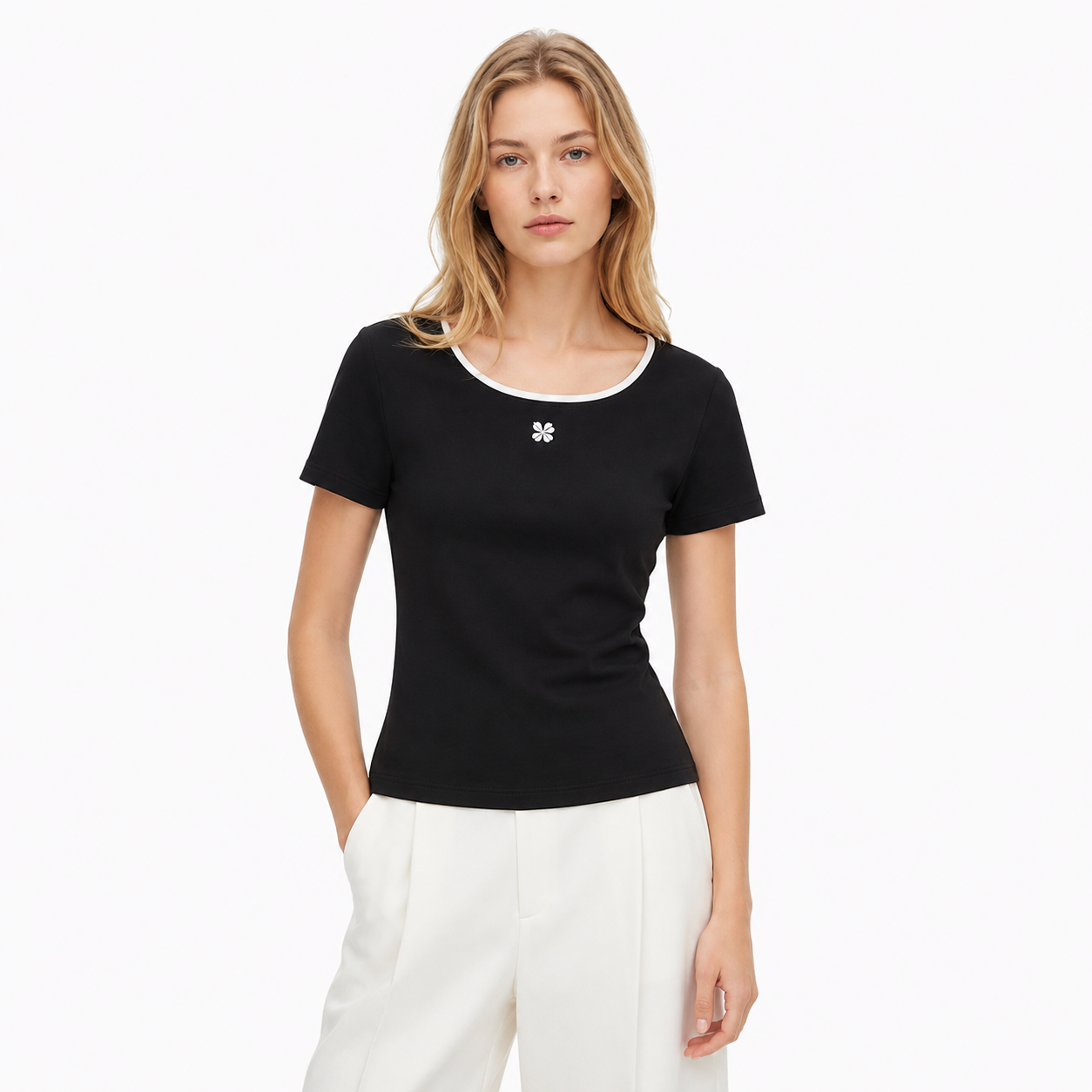 Beige Slim Fit T-skjorte til Dame – Elegant og Minimalistisk Sommertopp