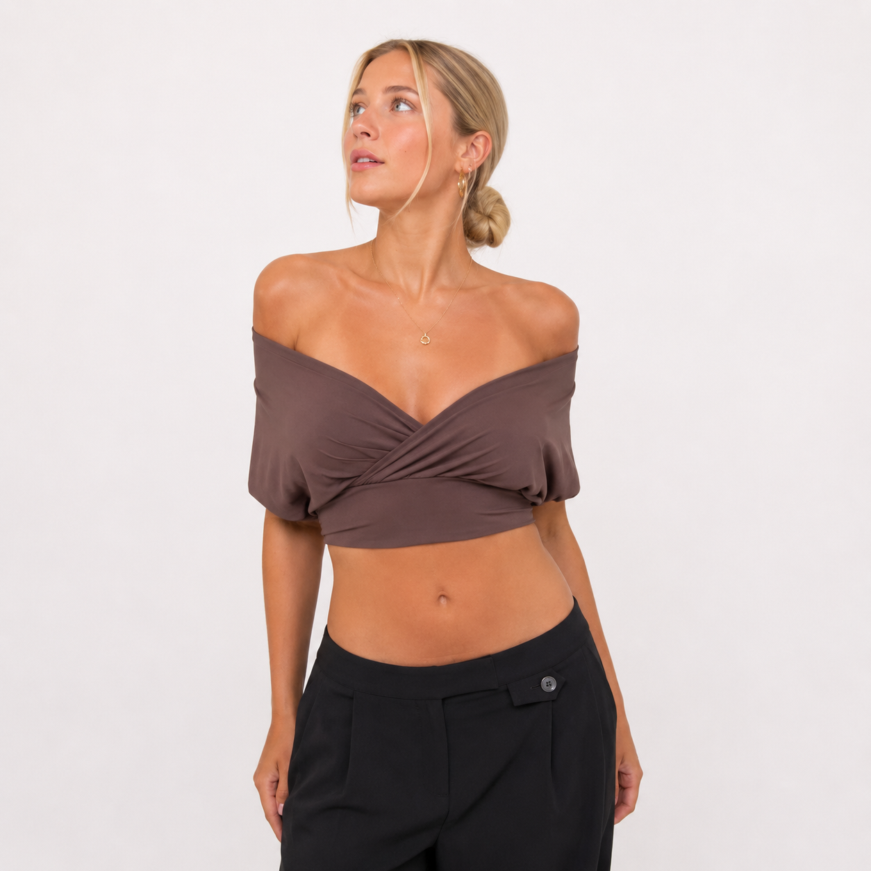 Off-Shoulder Crop Top til Dame – Ryggløs Topp med Knytedetalj