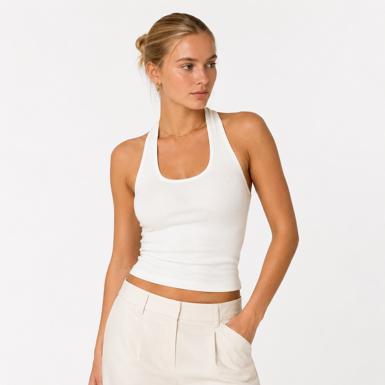 Hvit Halter Crop Top til Dame – Ribbestrikket Backless Sommertopp