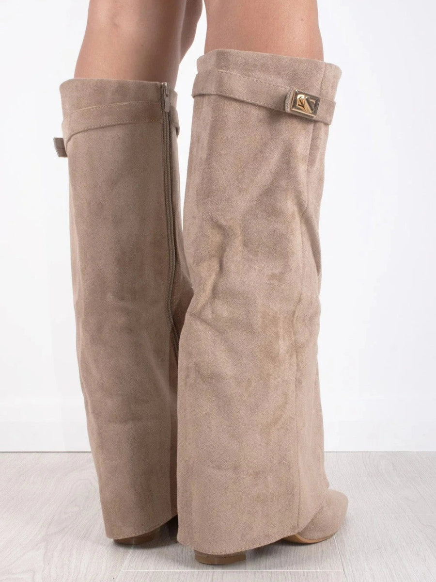 Støvler dame med gulldetaljer i beige skinnlook – bilde 8