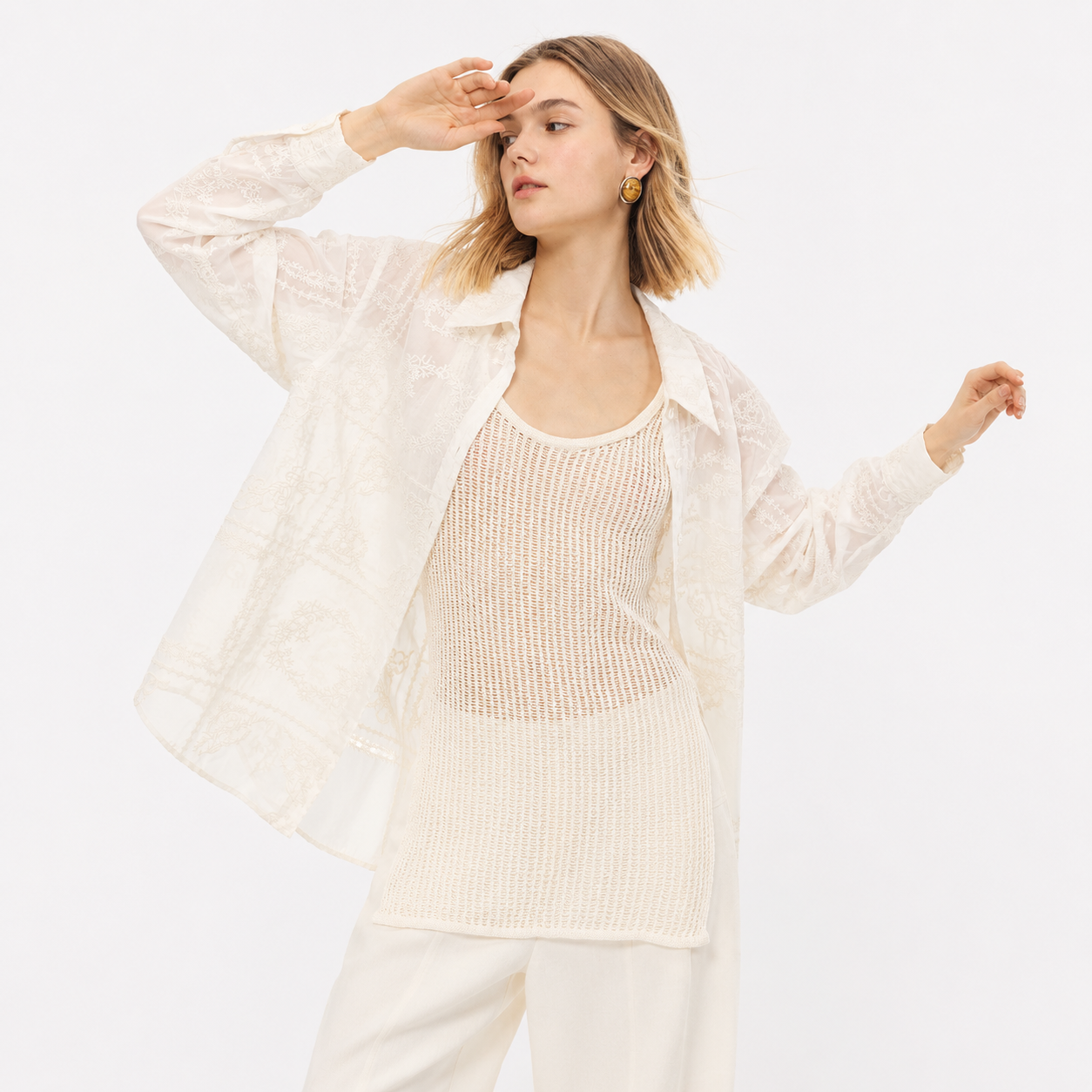 Lett Brodert Bluse til Dame – Elegant Sommertopp for Lag-på-Lag Stil – Beige