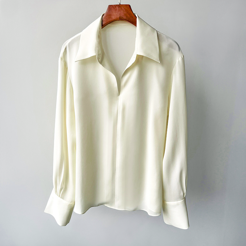 Elegant silkebluse