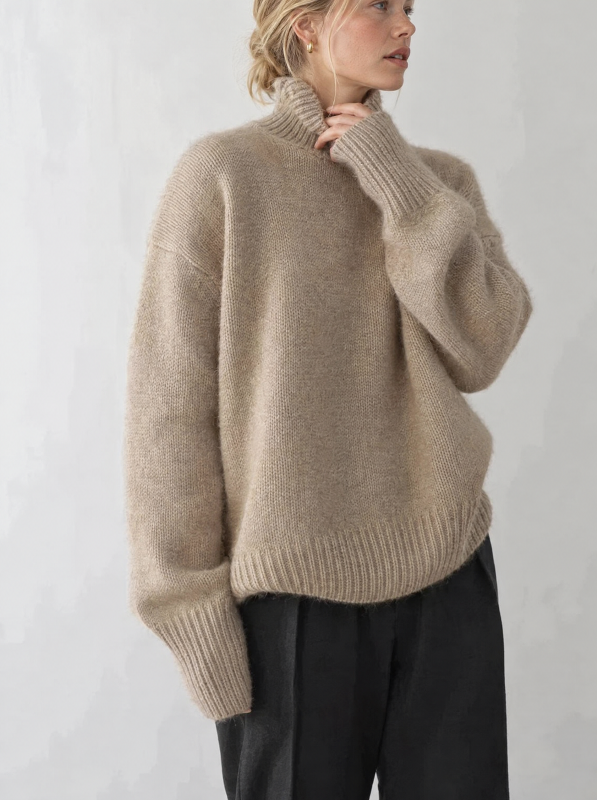 Høyhalset genser dame i beige strikk – bilde 4