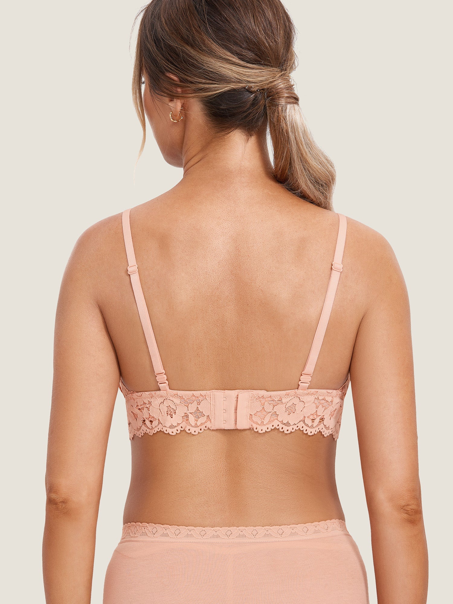 Ammebh i blonde med ekstra dekning – ammebralette med dyp V-hals