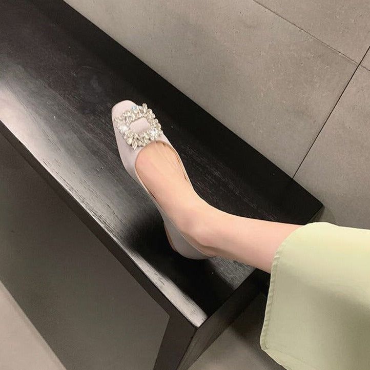Pyntede ballerinaer med satengfinish