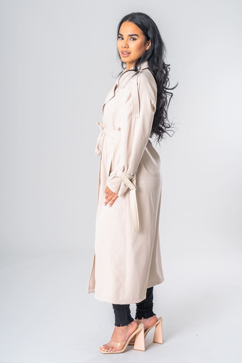 Lang trenchcoat med beige belte