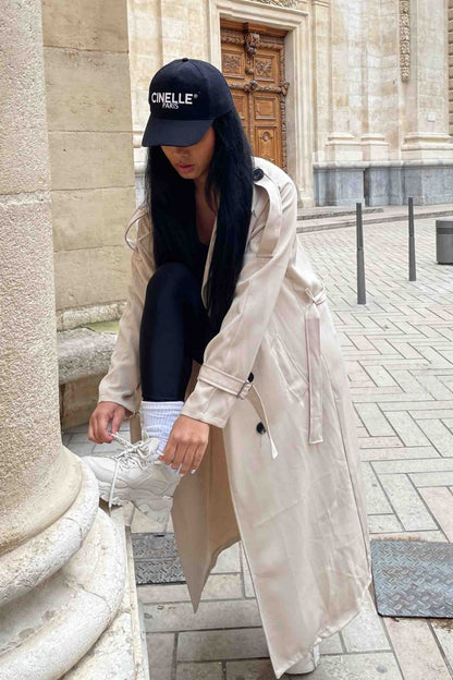 Lang trenchcoat med beige belte