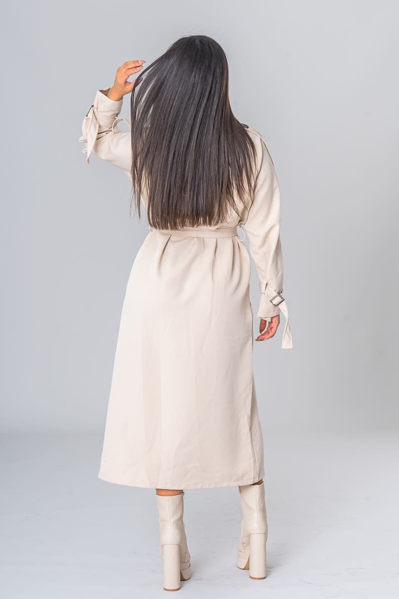 Lang trenchcoat med beige belte